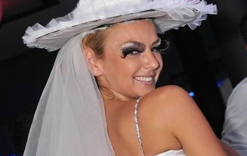 Roxana Ionescu, CERUTĂ ÎN CĂSĂTORIE: "A venit cu buletinul şi a zis: Hai la Starea civilă!"