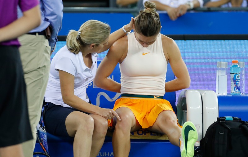 Simona Halep are simptome de sciatică: ”După Wuhan, durerea s-a dus şi pe picior”. Între tratament și operație