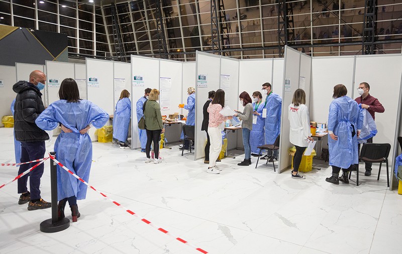 Vaccinarea anti-COVID cu doza 3 a început