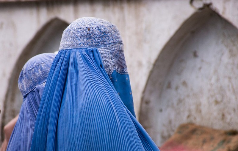 Scena9: „Prizonieră în propria casă”. Povestea unei femei din Afganistan, după ce talibanii au revendicat țara