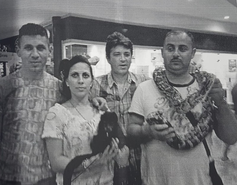 Filip Sărdaru (first person on the right), the head of one of the trafficking cland, had his picture taken in Mexico, with a snake around his neck&nbsp;