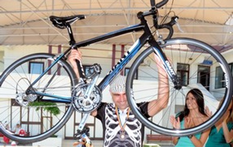 Sute de biciclişti şi-au dat întâlnire la „Cupa Oraşului Otopeni-Mircea Romaşcanu” | FOTO