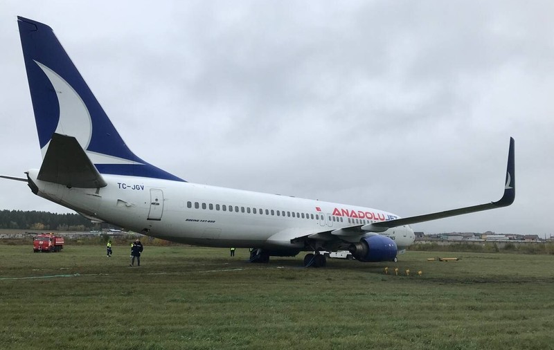 Un avion cu aproape 200 de persoane la bord a ieșit de pe pistă, în Rusia. Aeroportul a fost închis temporar