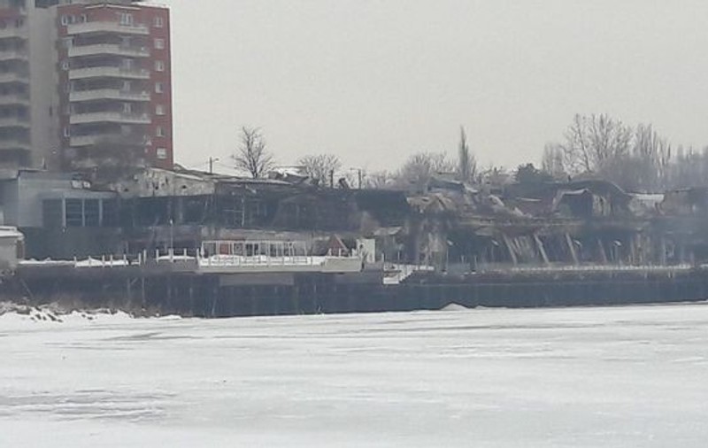 A început demolarea Clubului Bamboo din Capitală, pe banii patronilor