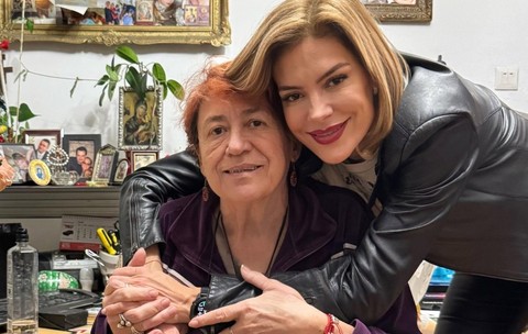 Roxana Ciuhulescu si mama ei