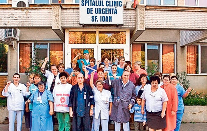 Medicii lasă bisturiul şi ies în stradă 