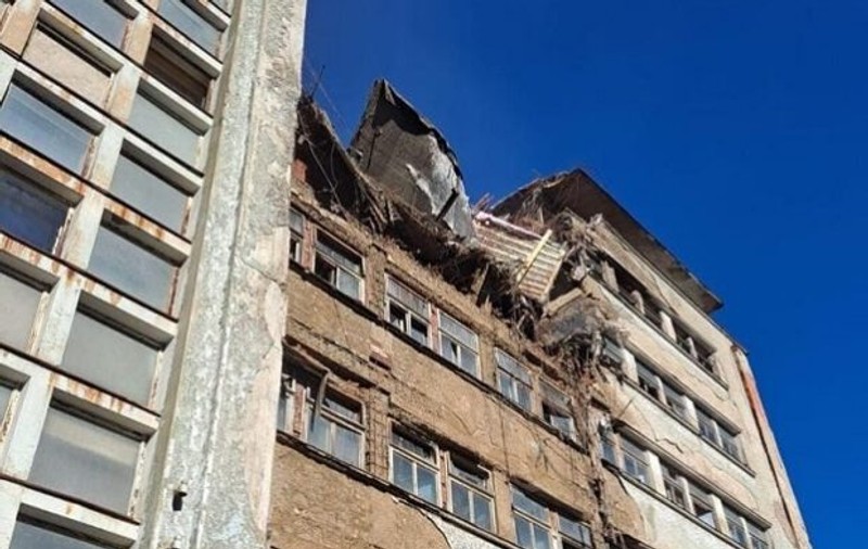 Fațada sanatoriului Marila din Oravița s-a prăbușit. Pacienții, mutați la un alt spital