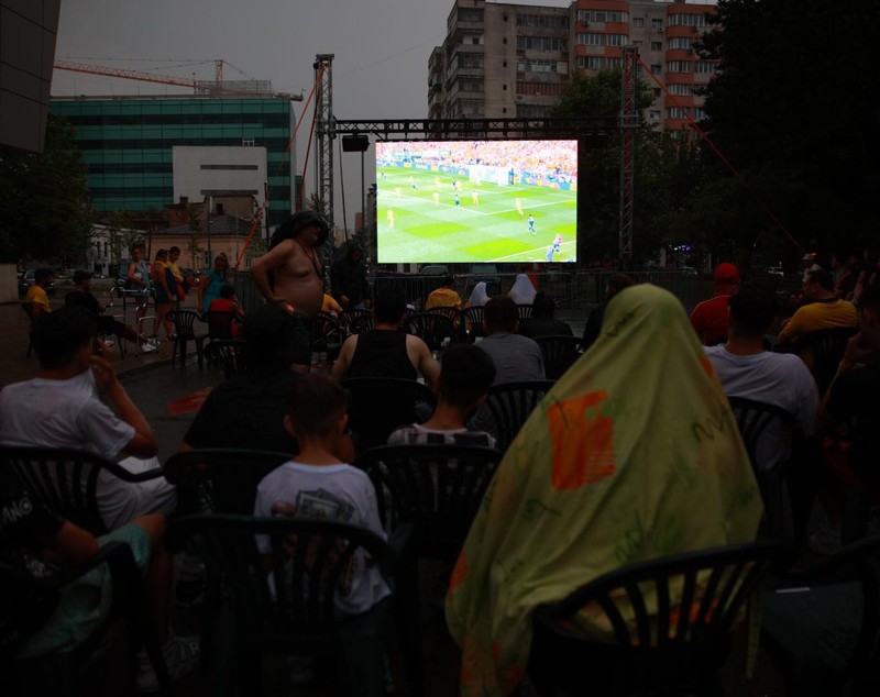Fanii au urmărit România – Olanda pe ecrane gigant, la București, pe ploaie. Unde s-a văzut în Capitală meciul din „optimile” Euro 2024