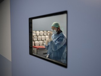 Robert se echipează, Spitalul P. Pederzoli din Peschiera del Garda, Italia, iunie 2021