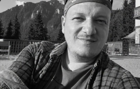 Octav, un asistent medical de 35 de ani, a fost găsit fără viață în camera de gardă. Ce au descoperit anchetatorii