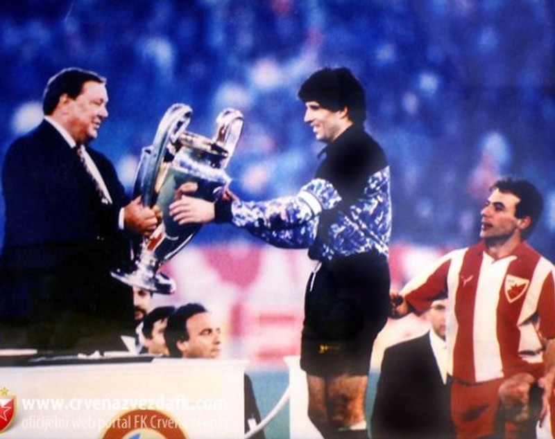 VIDEO&FOTO / Nu apare în pozele de la finala câştigată cu Steaua Roşie: "M-au dat jos de pe podium!"
