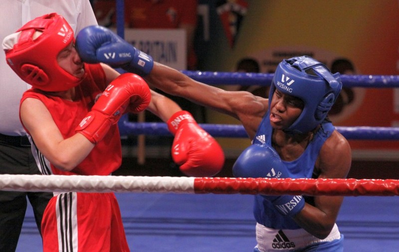 Campioana olimpică Nicola Adams a năucit-o cu lovituri pe moldoveanca Iulia Coroli