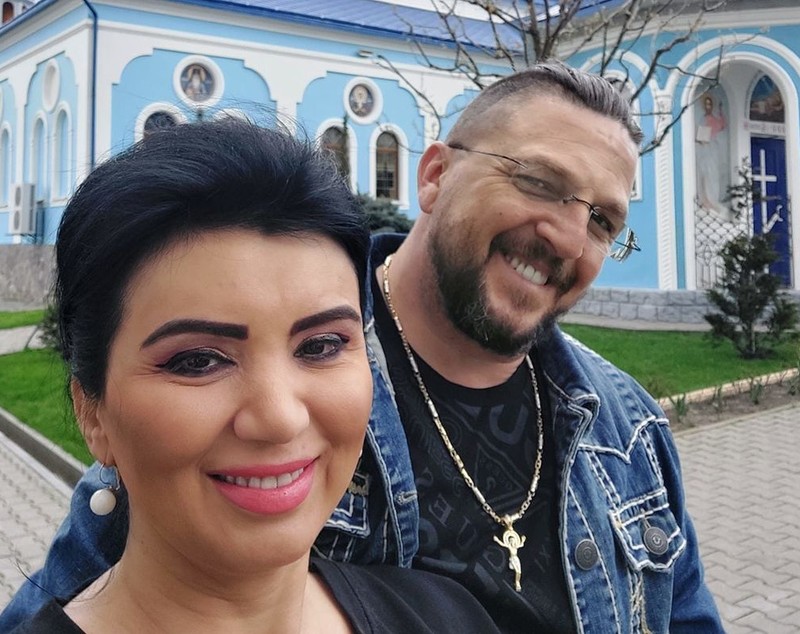 Invitat-surpriză la nunta Adrianei Bahmuțeanu cu George Restivan. „O să cânt. Vin în România pentru asta”