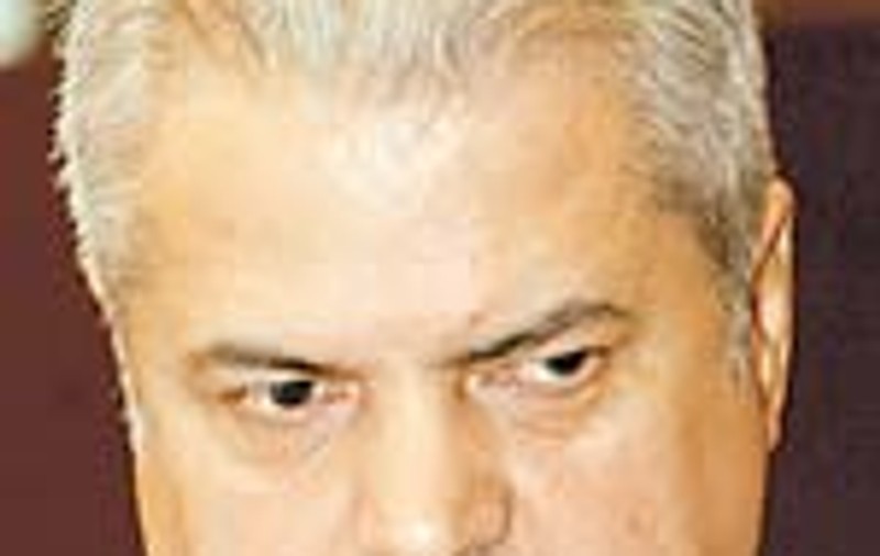 Adrian Nastase nu pleaca din partid