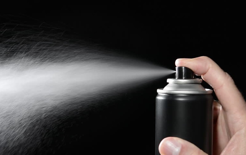 Un tânăr a murit după ce a încercat să se drogheze cu spray deodorant
