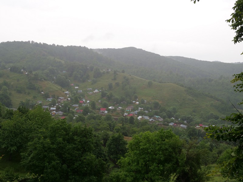 Sărăcia și drumurile proaste sunt cauzele abandonului școlar în cătunul Rudari
