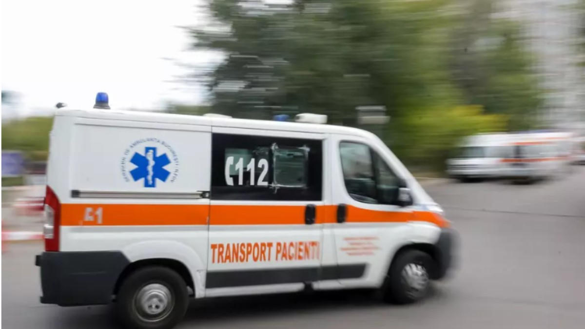 O ambulanță în mișcare.