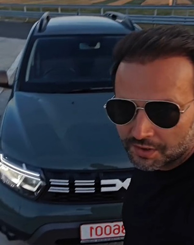 Mihai Morar le-a cumpărat mașină părinților lui. Prețul de pornire al autoturismului începe de la 18.800 de euro