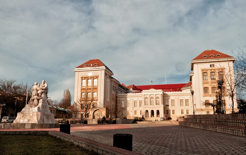 Universitățile din Iași își aleg conducerea. Medicina a votat deja rectorul, dar miza mare e la ”Cuza”, unde Tudorel Toader pare că va câștiga un nou mandat