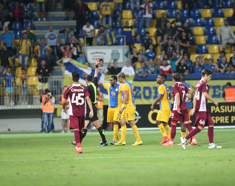 FOTO/ SCANDAL pe teren şi la vestiare. Colțescu a părăsit stadionul după miezul nopții
