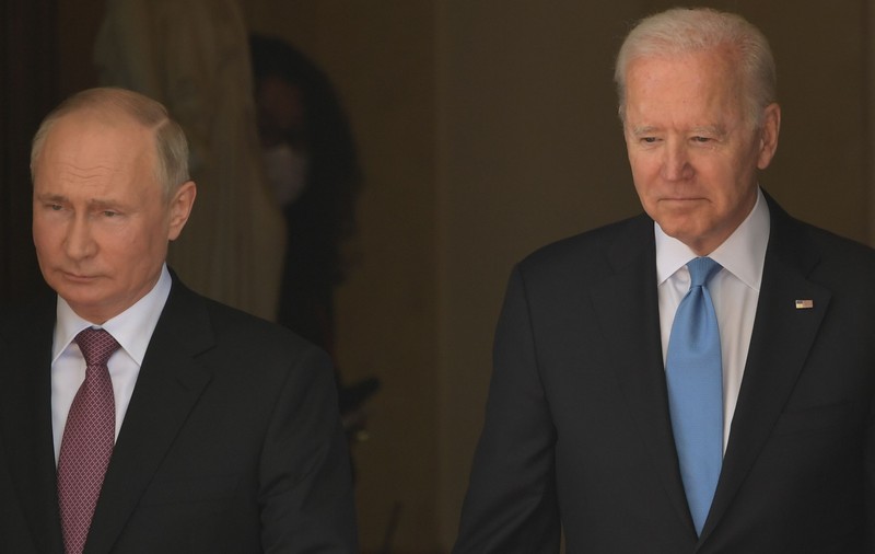 Ascultându-i pe Putin și Biden. Ce uităm noi, ca europeni, în toată această nebunie cu războiul