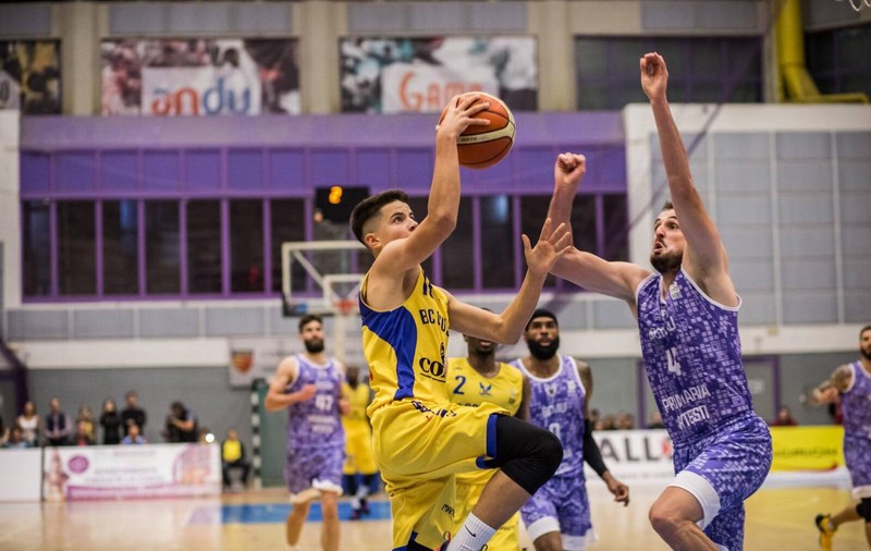 Cristian Cerbu, cel mai tânăr jucător din istoria Ligii Naționale de baschet masculin. I se spune ”Motanul”, îi place desenul, nu suportă fizica! | FOTO&VIDEO