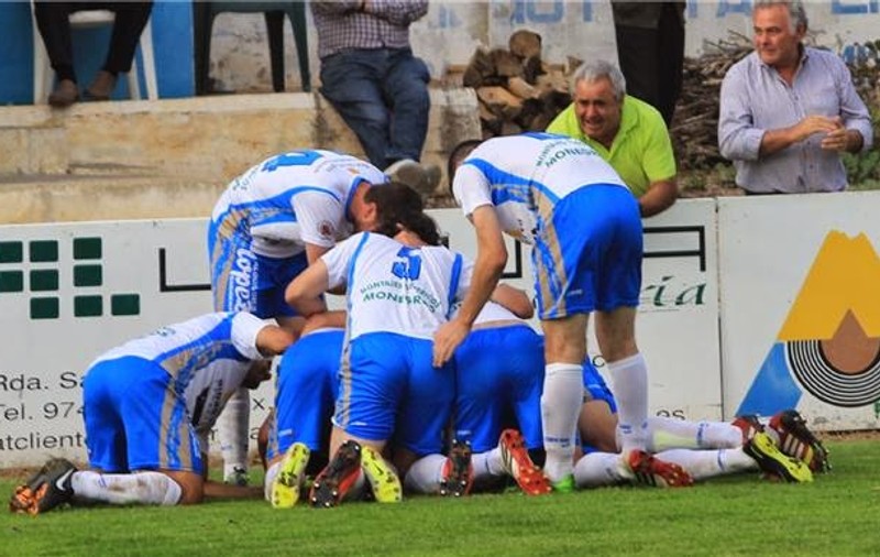 VIDEO FABULOS / Cel mai frumos gol marcat în ISTORIE de un portar. ^Un român a văzut pe viu minunea