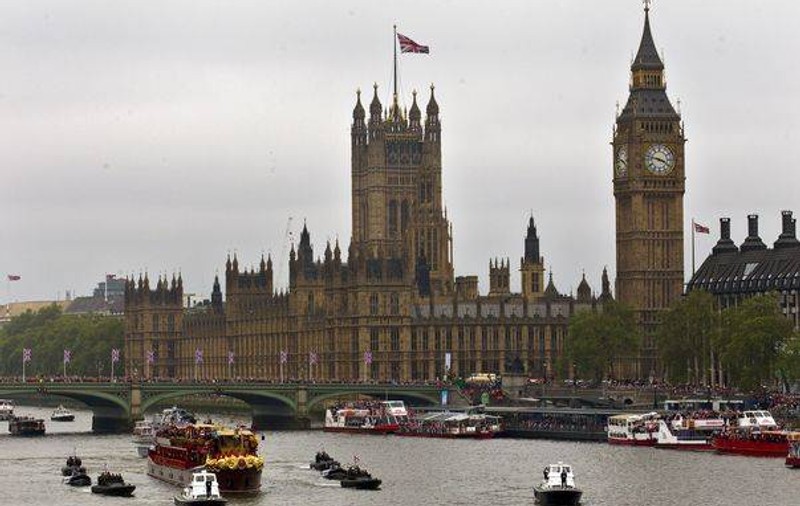 Cu alba-neagră la Londra! Uite cum au fost arestaţi zeci de români pentru escrocherie