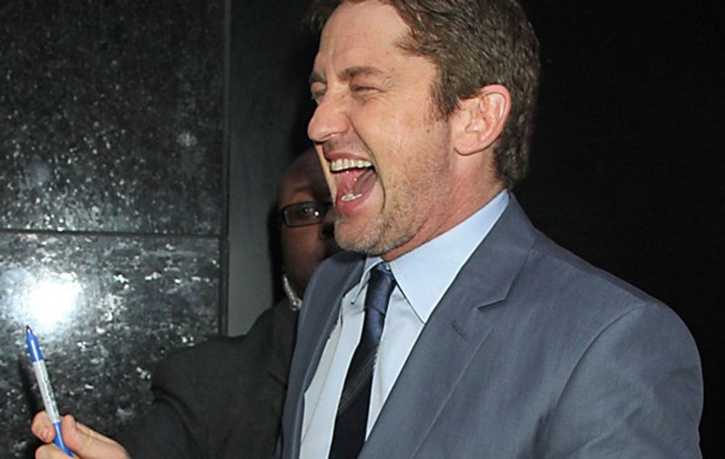 GERARD BUTLER A INVITAT TREI FRUMUSEȚI în oraș, în TIMP CE MĂDĂLINA GHENEA MUNCEA! Intră să vezi IMAGINEA care îl DĂ DE GOL! FOTO