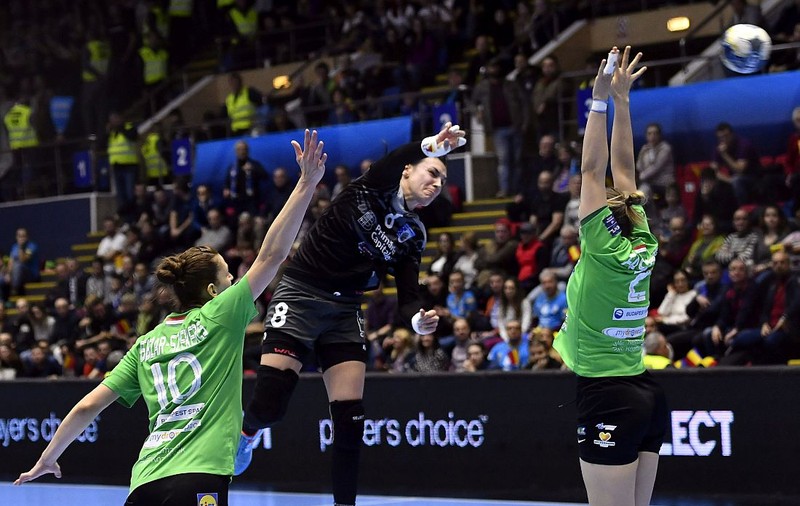CSM Bucureşti - FTC Budapesta 27-24. Pas mare spre ”sferturile” Ligii Campionilor la handbal feminin