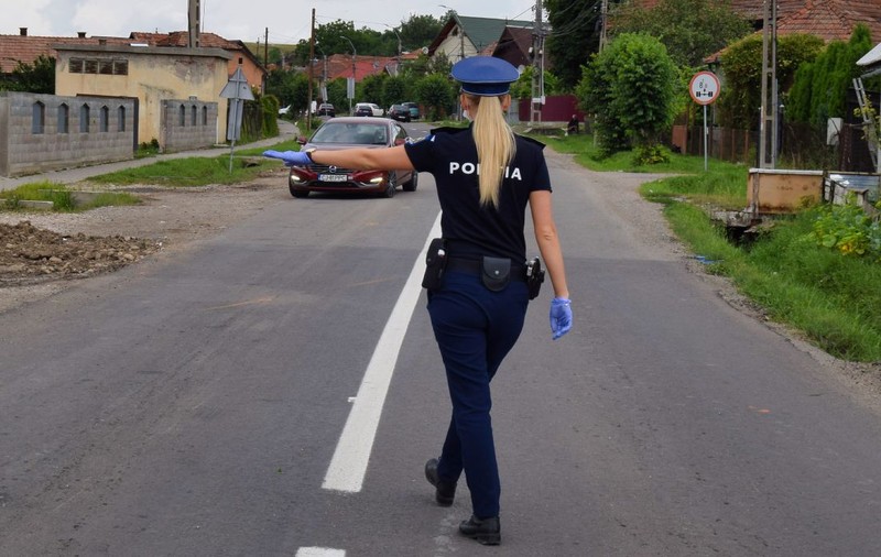 Întrebarea la care nu ar trebui să răspunzi unui polițist rutier atunci când te trage pe dreapta