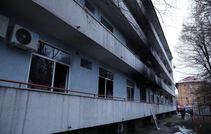 Prefectul Capitalei: Proporțiile tragediei au fost limitate, instalațiile anti-incendiu s-au declanșat la timp