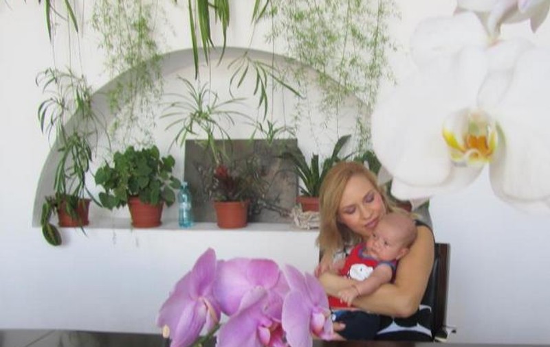 Uite ce drăgălaș este copilul Gabrielei Firea și al lui Pandele! FOTO