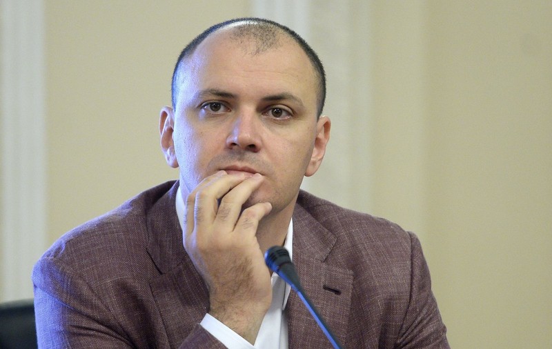 O firmă apropiată de Sebastian Ghiță a livrat, în 2022, un milion de produse electorale Partidului Progresist Sârb, aflat la putere la Belgrad