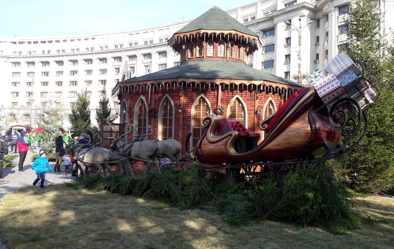 Târgul de Crăciun din București s-a deschis, dar Moș Crăciun și-a luat liber până pe 10 decembrie
