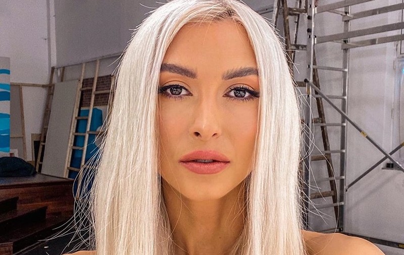 Andreea Bălan apare fără haine în noul videoclip. Imagini rare cu artista. “Am crezut în Basme”