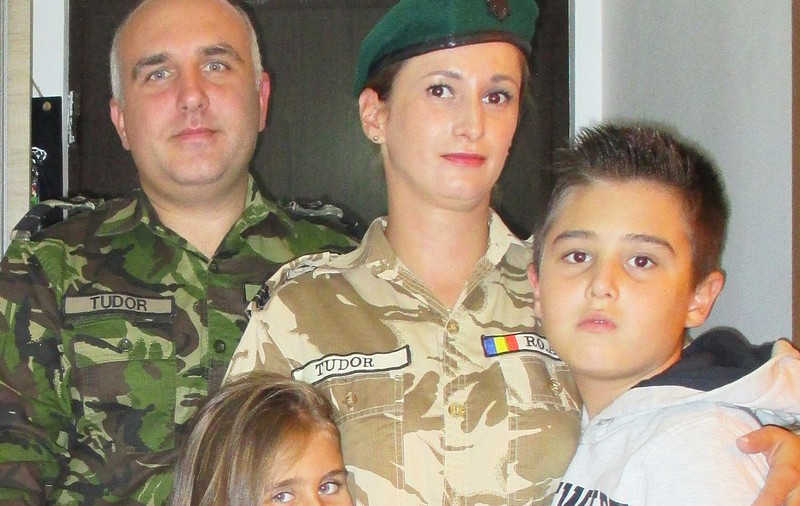 REPORTAJ/ Cel mai emoționant moment pentru o mamă-militar în Afganistan. ”Atunci timpul curge altfel. Începi să numeri orele...” (FOTO)