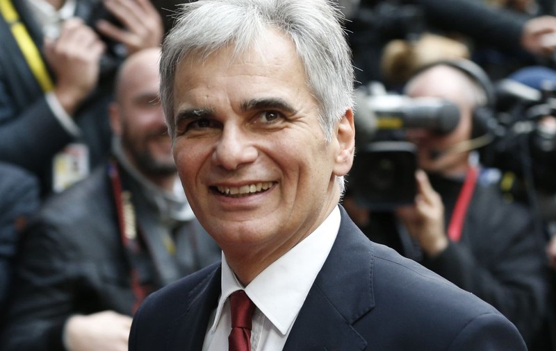 Austria a rămas fără prim ministru. Werner Faymann a demisionat din toate funcţiile politice