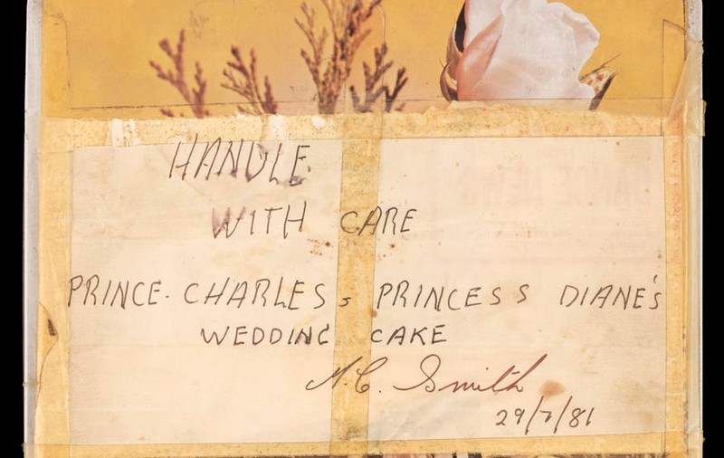 Suma cu care a fost vândută o bucată de tort de la nunta prinţului Charles cu Diana