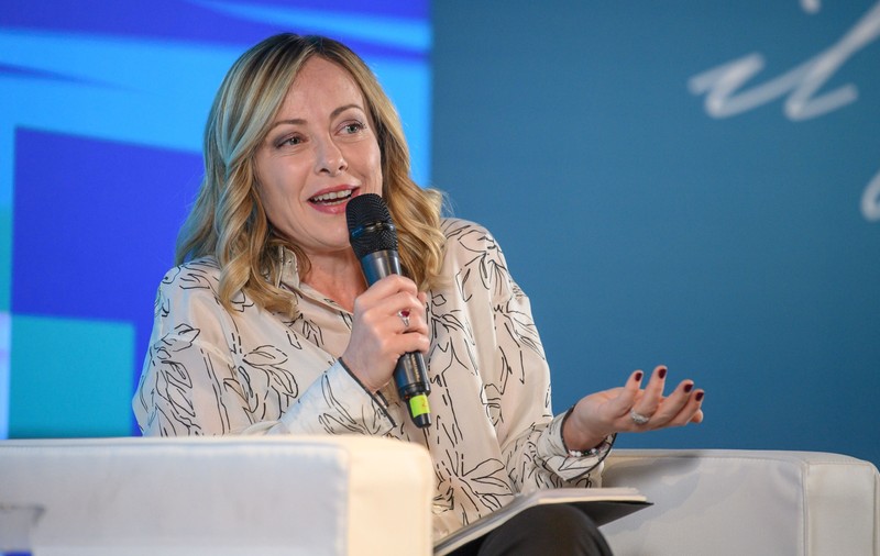 Giorgia Meloni, criticată după ce l-a întâmpinat la aeroport pe un criminal italian condamnat pe viaţă: „Tot ceea ce a lipsit a fost covorul roșu”