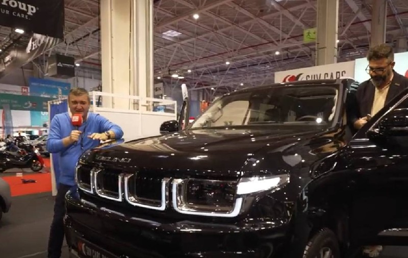 Cel mai mare SUV din câte există se află la Salonul Auto București și este produs de chinezi. Cât costă și ce garanție au aceste mașini imense