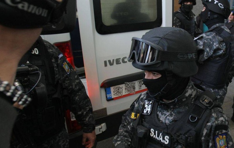Descoperire incredibilă! Ce au găsit poliţiştii în curtea unor romi din Ţăndărei 