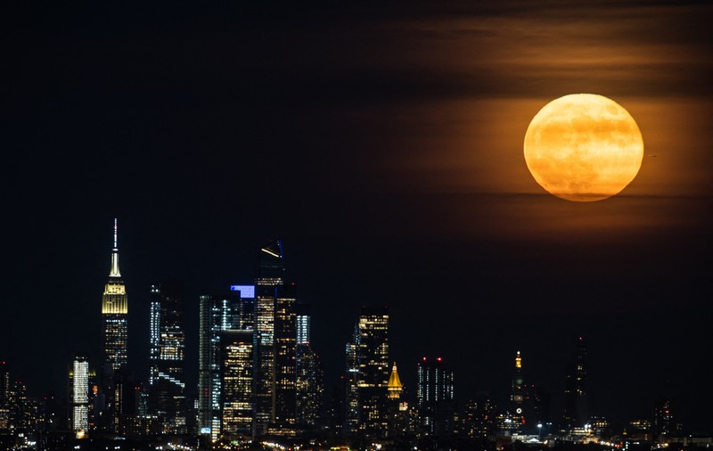 „Luna Căpșună” 2025: Luna plină din iunie este pe cale să doboare un record anual. Când poate fi văzut fenomenul astronomic inedit