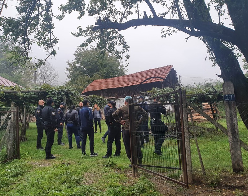 Un bătrân din Mehedinți a plecat în pădure după ciuperci și nu s-a mai întors acasă. Este căutat de poliţişti, salvamontişti şi voluntari