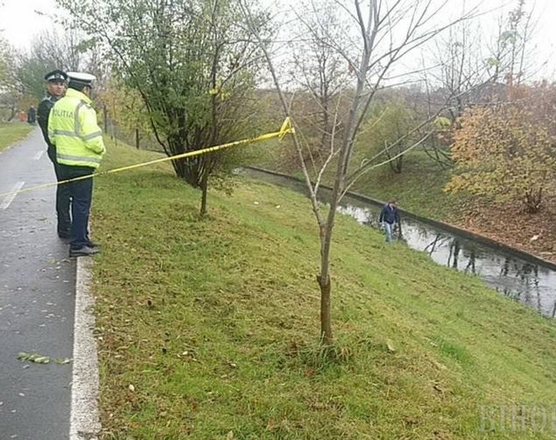 UPDATE / Un bărbat a fost găsit mort în Oradea. Tânărul era dezbrăcat și avea capul zdrobit. Anchetatorii au un cerc de suspecți