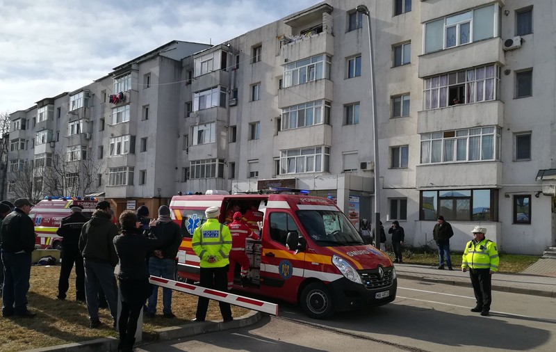 Un gunoier din Vaslui a făcut un infarct în timp ce dădea cu mătura. În ambulanță l-a avut pe al doilea, dar a supraviețuit miraculos