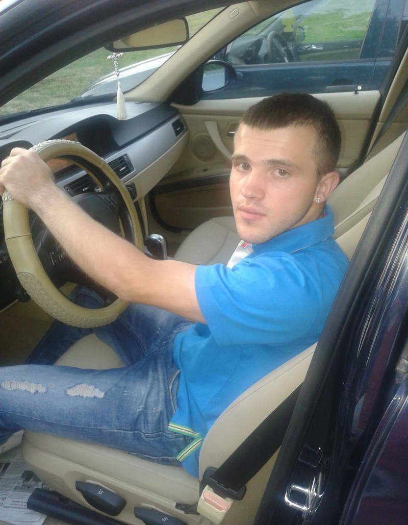 Silviu Stancu își câștigă traiul din livrări la domiciliu, după ce nimeni nu a vrut să-l angajeze din cauza handicapului său
