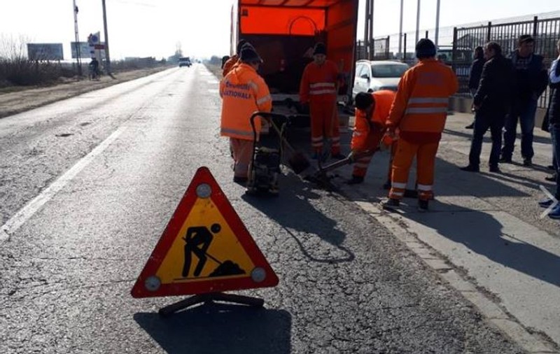 Lucrări de reparaţii la intersecţia căii ferate cu DN 1B, în gara Blejoi. Traficul auto și feroviar vor fi afectate
