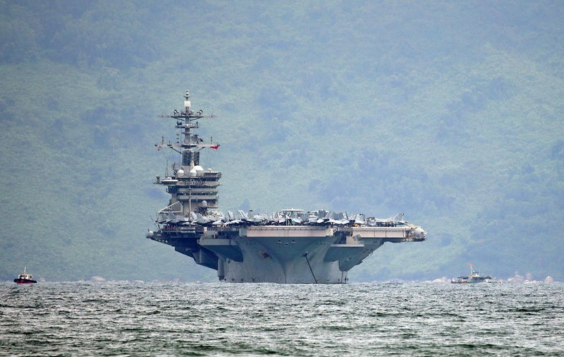 Cinci marinari americani de pe portavionul Theodore Roosevelt, testați pozitiv din nou și evacuați de pe navă