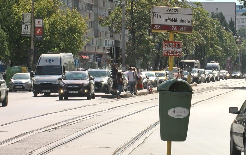 EXCLUSIV / Capitala europeană a peroanelor-capcană. Mii de călători sunt zilnic în pericol de moarte în stațiile de tramvai